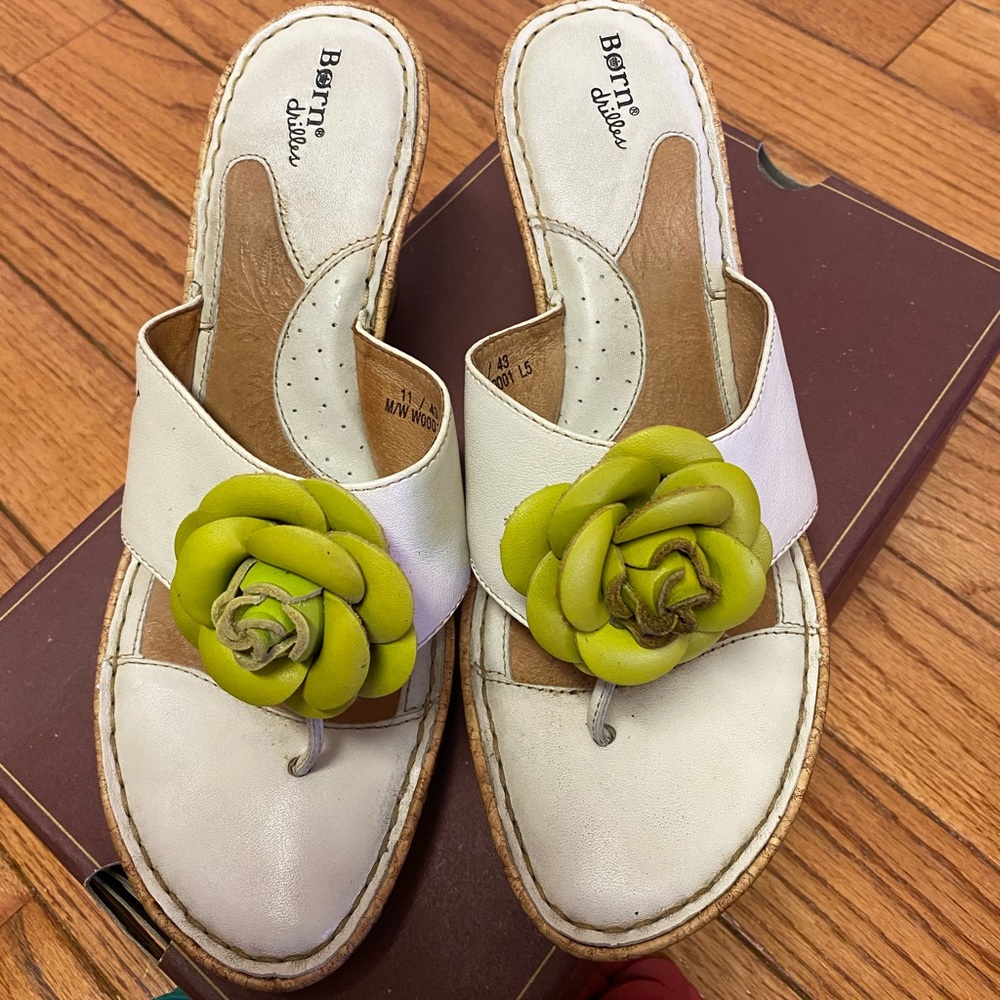 Born Drilles Wedge Sandals with changeable flowers - Picture 5 of 8
